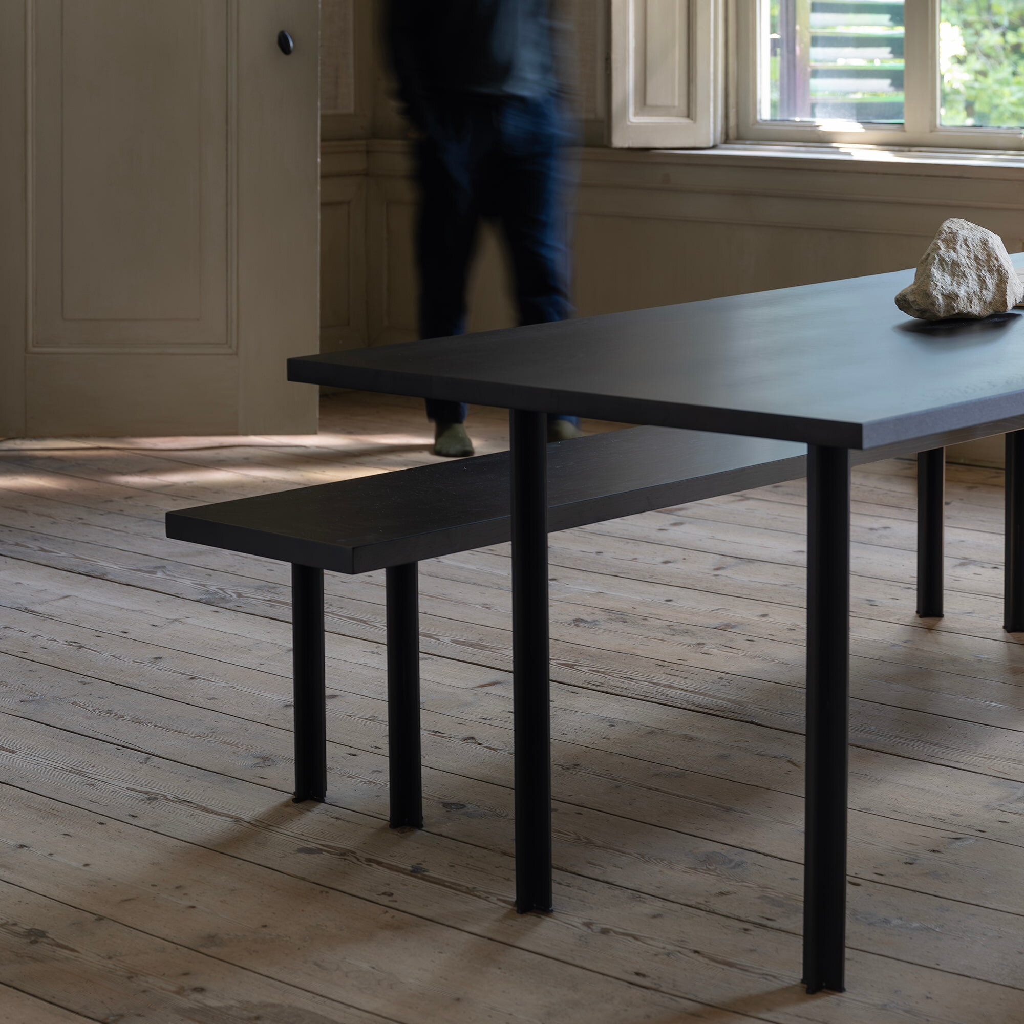 Design Dining Bench | Cross Bench Steel black powdercoating | Walnut naturel lacquer | Studio HENK | 