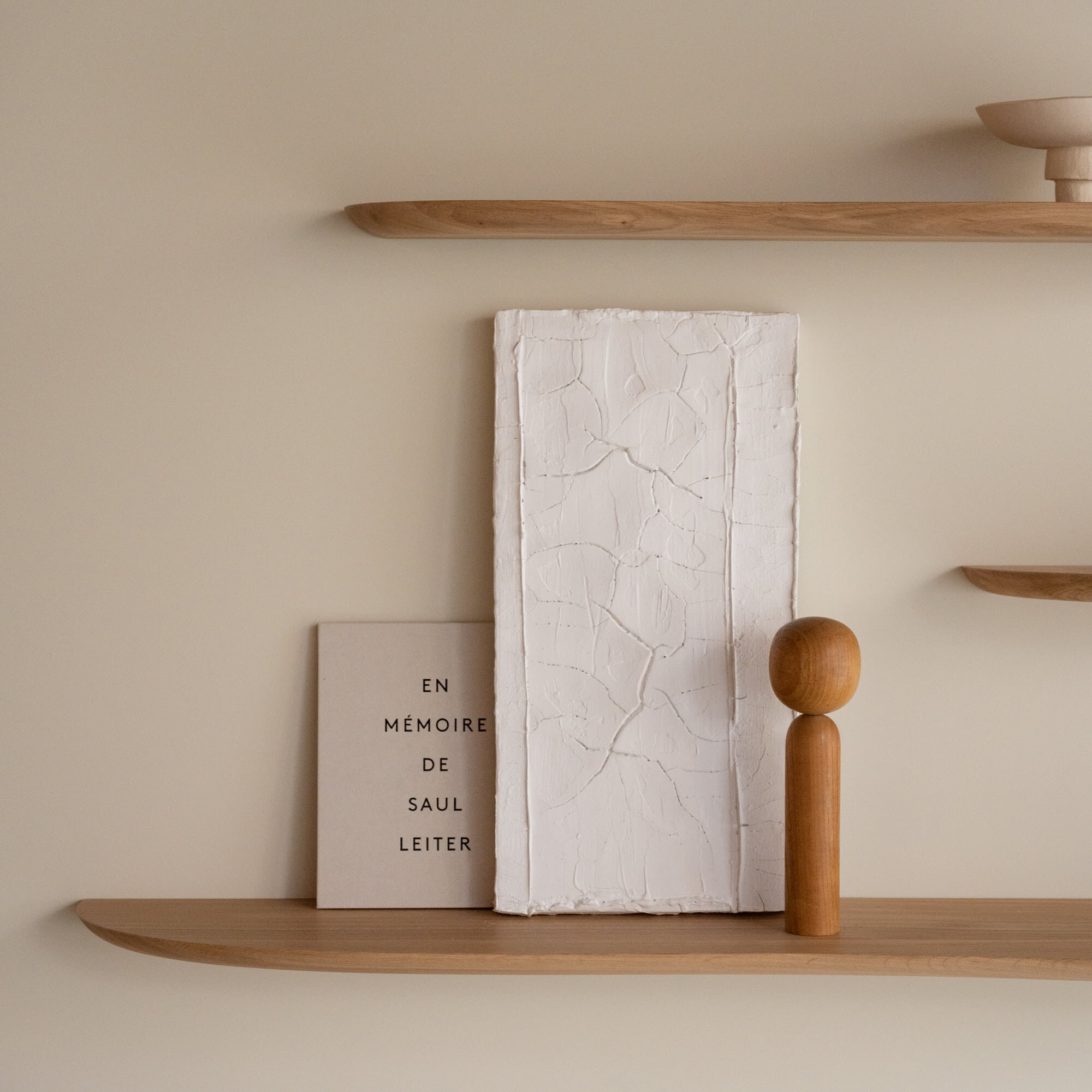 Design shelf | Blob shelf L Right Oak white lacquer Chamfered | Studio HENK | 