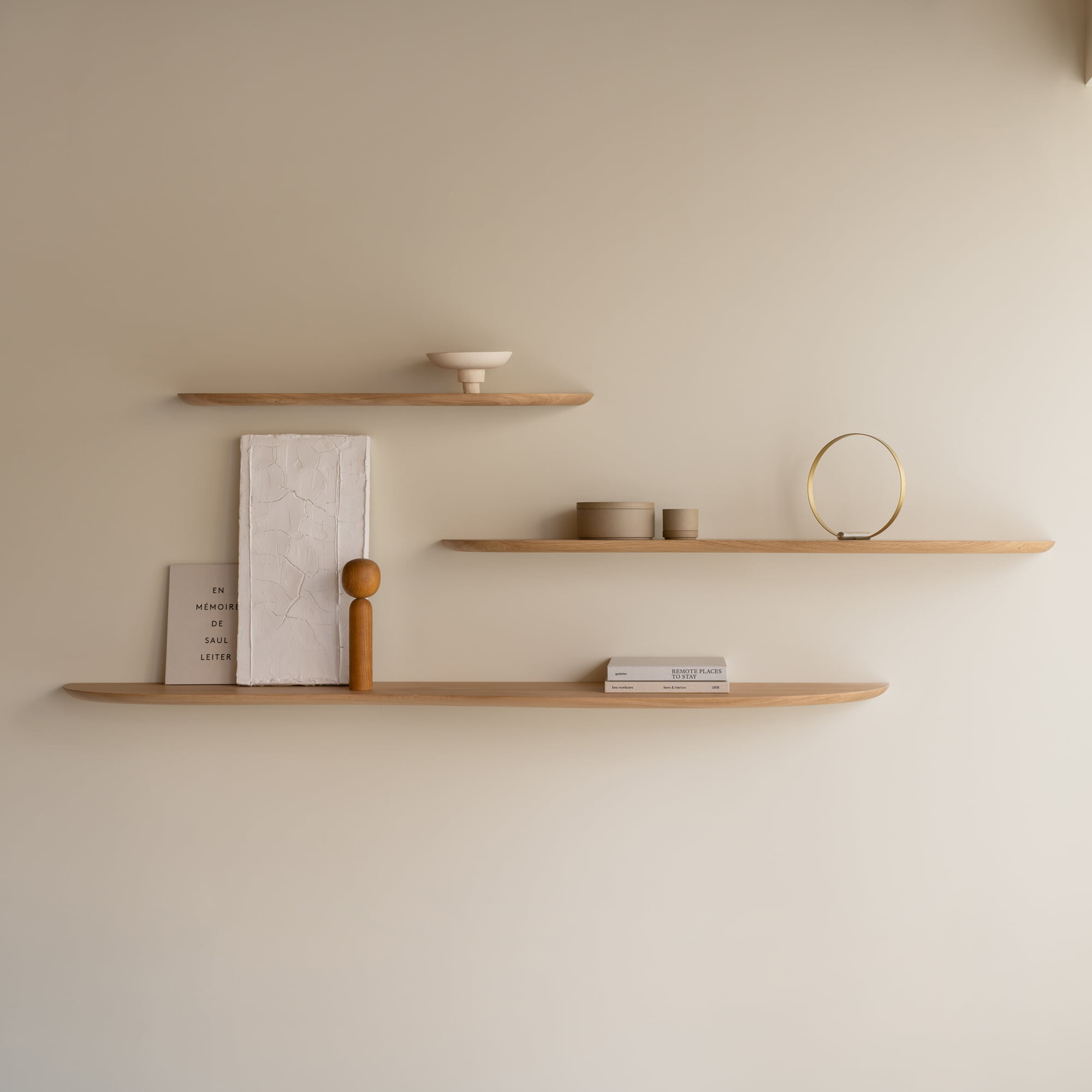 Design shelf | Blob shelf L Right Oak white lacquer Chamfered | Studio HENK | 