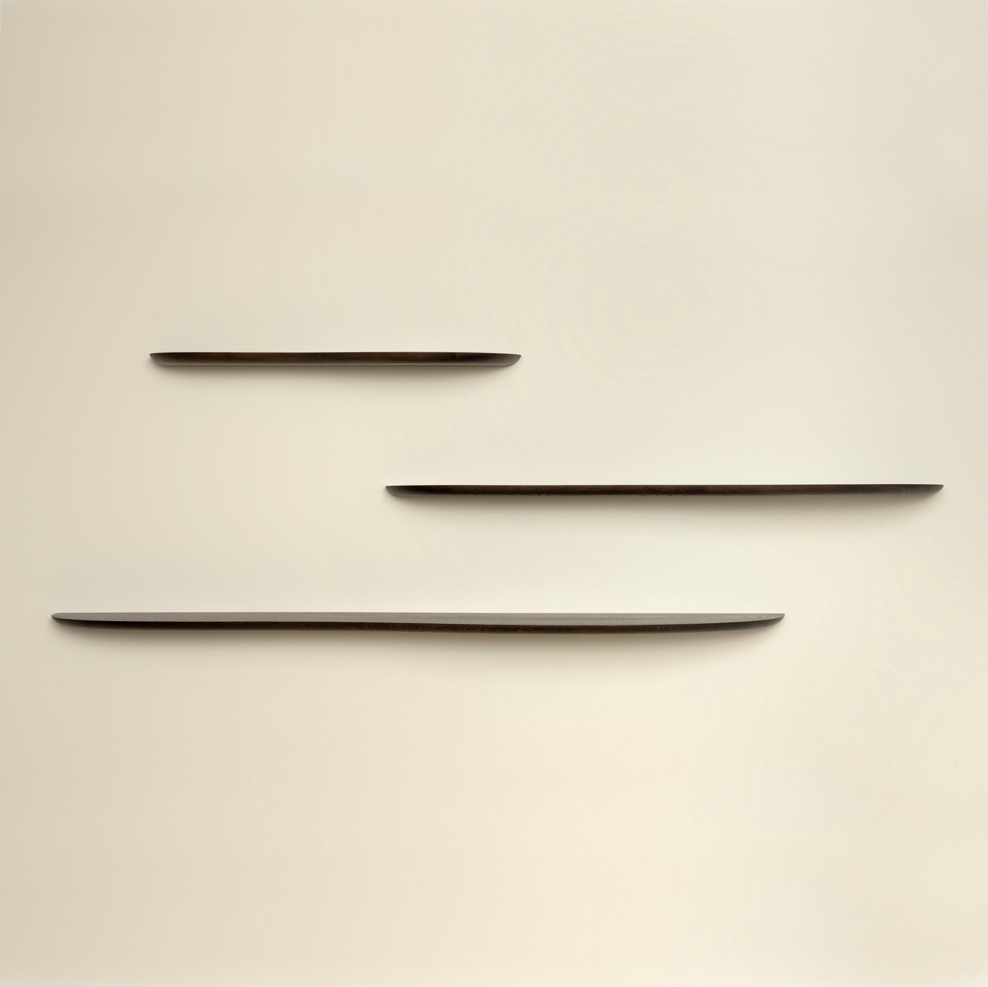 Design shelf | Blob shelf L Right Oak white lacquer Chamfered | Studio HENK | 